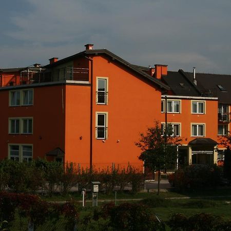 Hotel Daisy Budget Краков Экстерьер фото