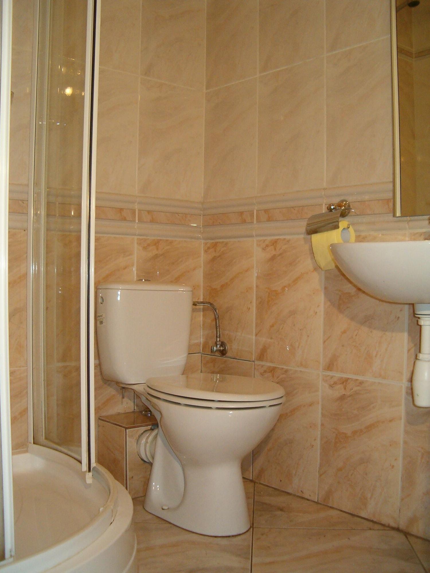 Hotel Daisy Budget Краков Экстерьер фото