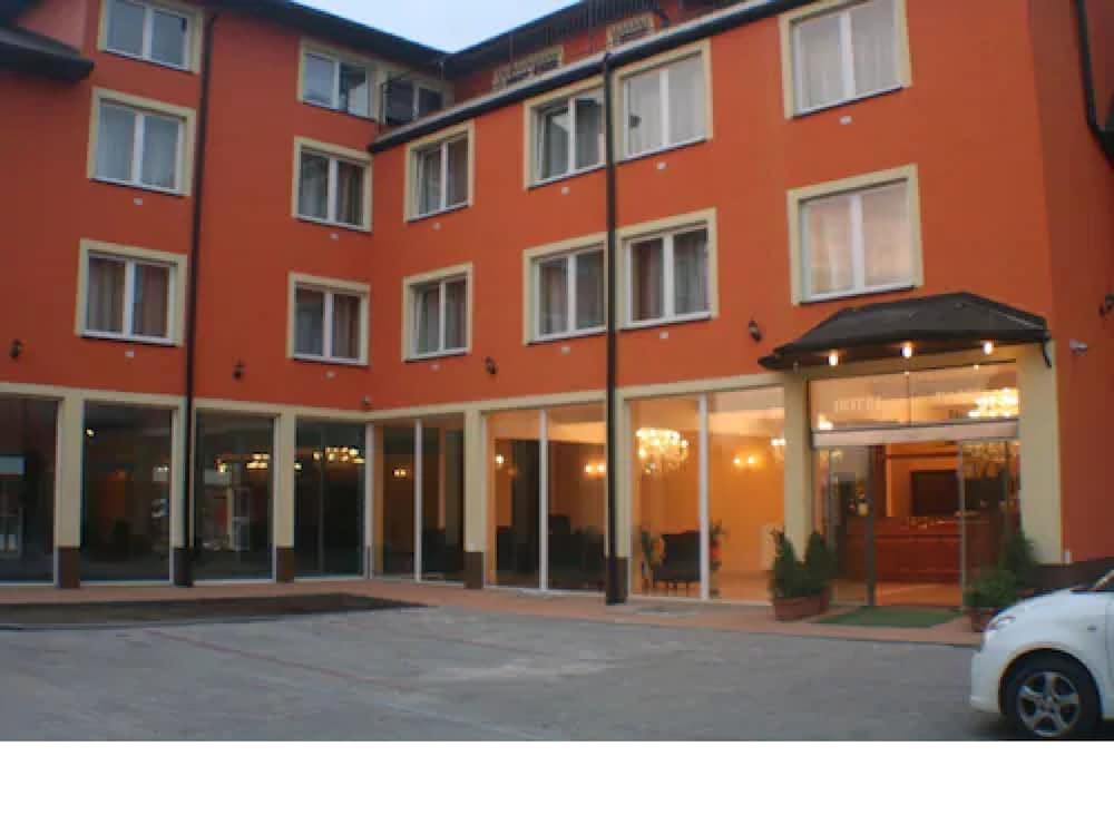 Hotel Daisy Budget Краков Экстерьер фото
