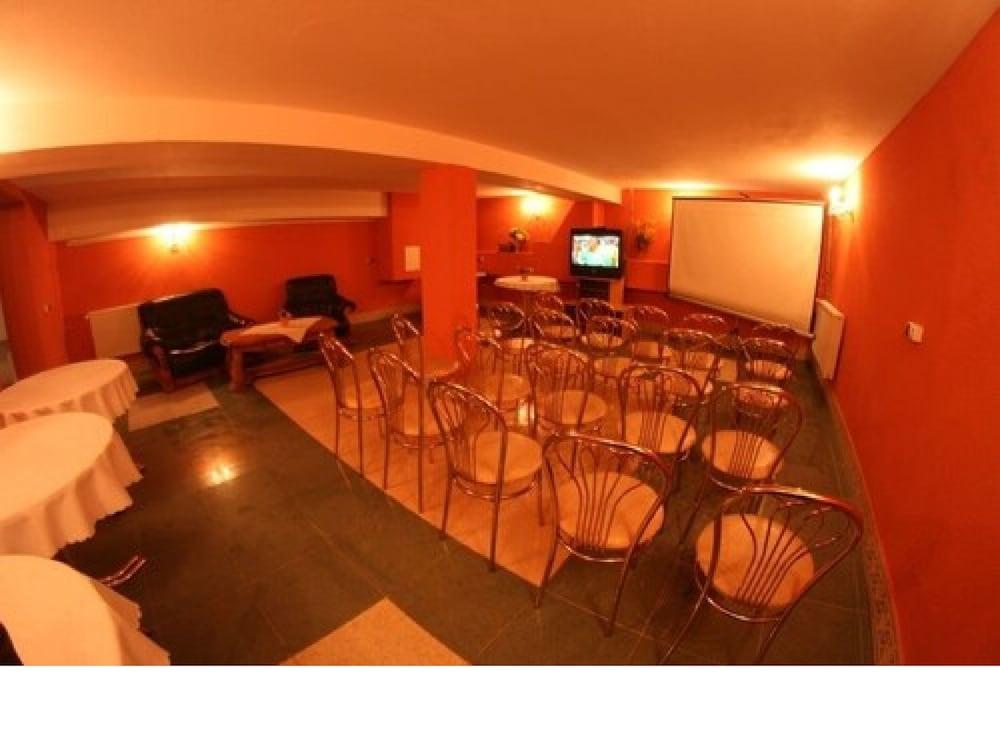 Hotel Daisy Budget Краков Экстерьер фото