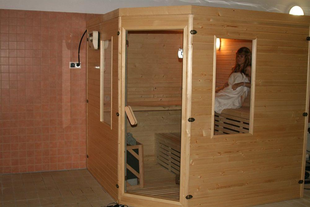 Hotel Daisy Budget Краков Экстерьер фото